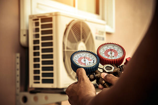 Professional Ac Installation technician working in Brookdale, CA